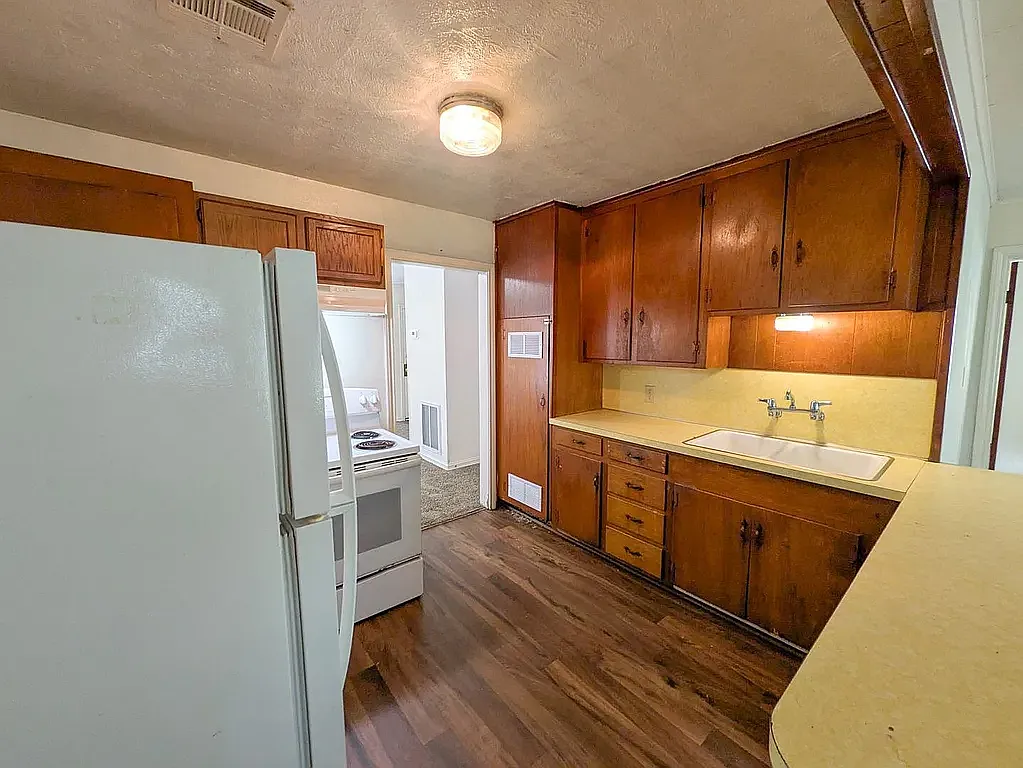 3 bed, 1243 sqft, $1,200 — Photo 2