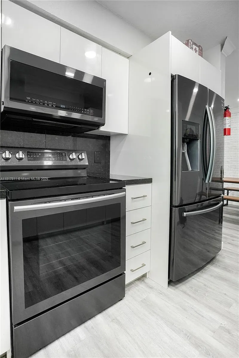 Building Photo - 1647 NW 29th Ave #1