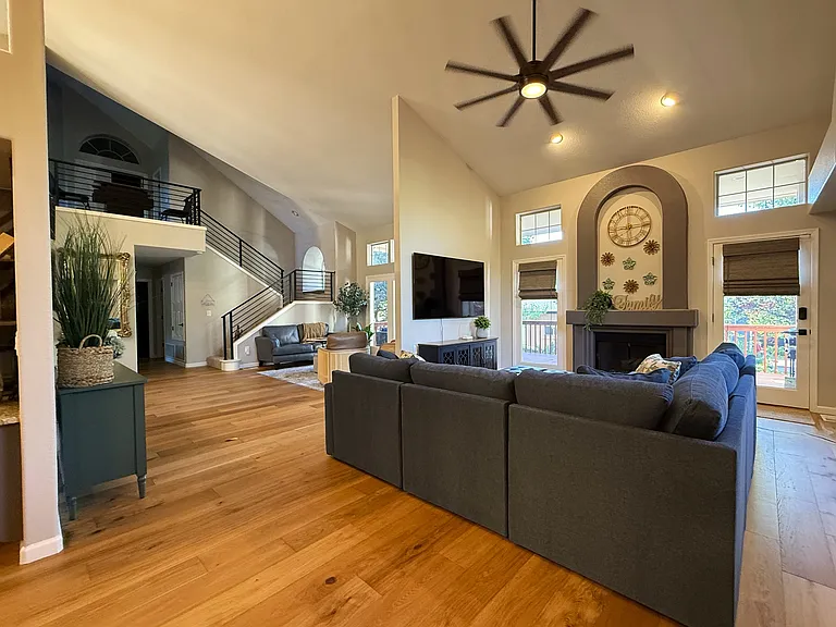 242 W Rosser St — Photo 24