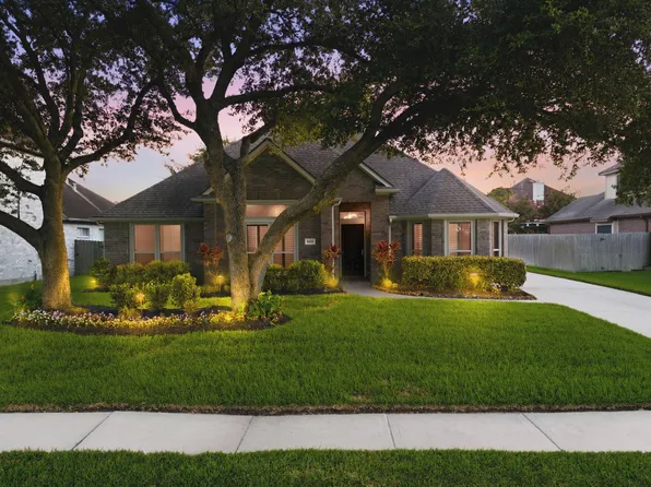 9405 Sundown Dr, Pearland, TX 77584