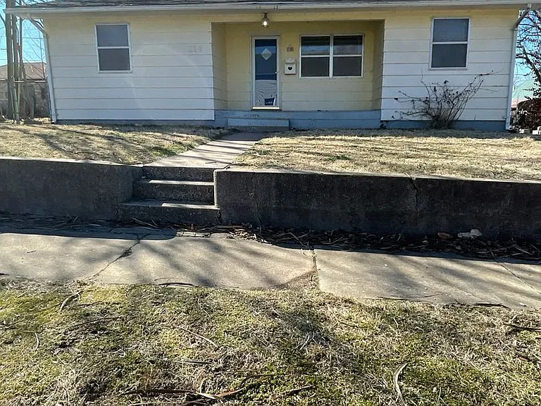 214 S Tom St — Photo 1