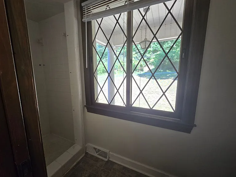 1194 Ingram Dr — Photo 25