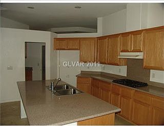 4th image of 7926 Darby Ave