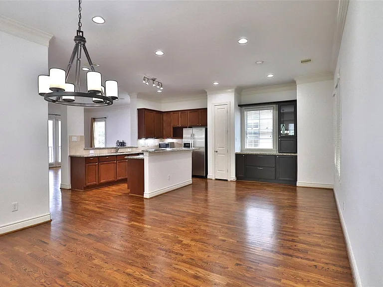3257 Maxroy St — Photo 12