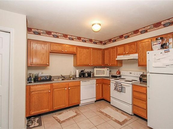 3rd image of 8512-14 Deerfield Dr