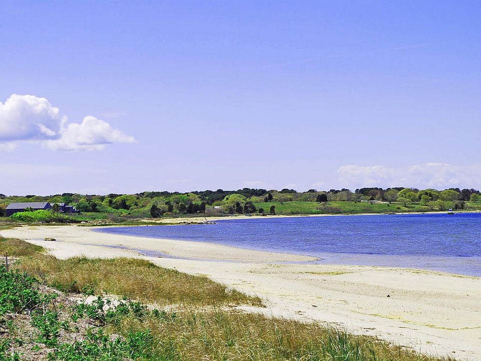 2nd image of 12 Toms Neck Farm Way