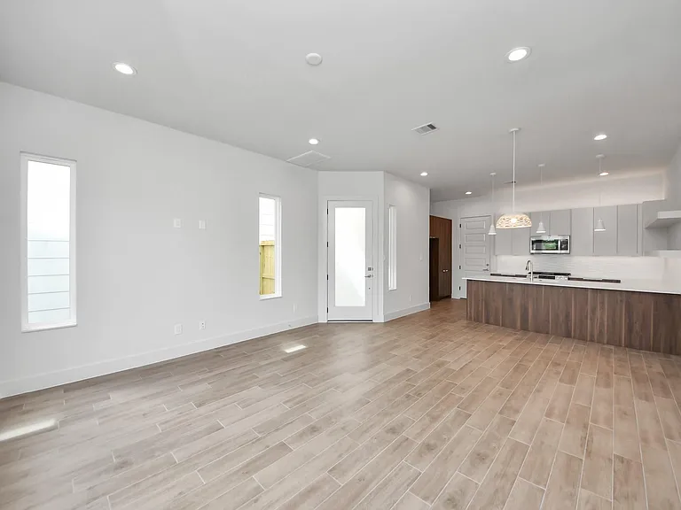 13104 Moncloa Dr — Photo 6