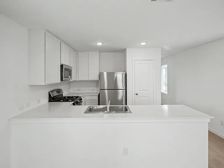 4835 Daisy Blossom — Photo 12