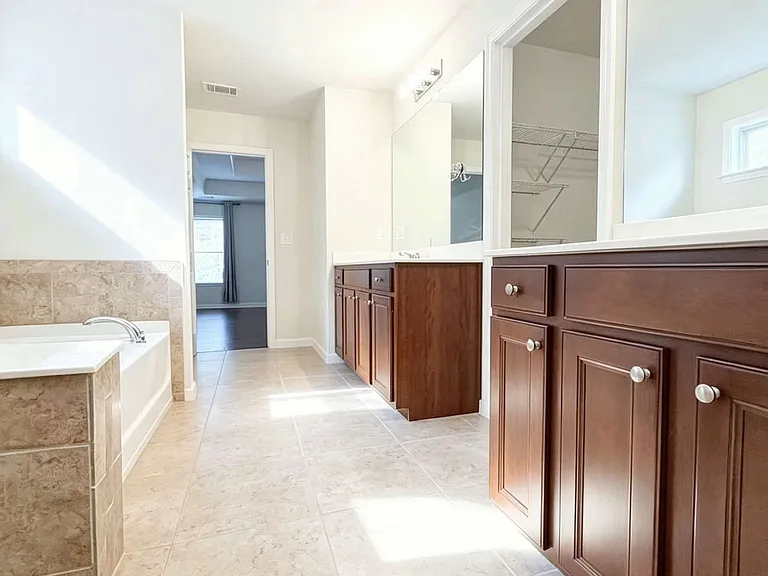 2440 Northmont Pkwy — Photo 32