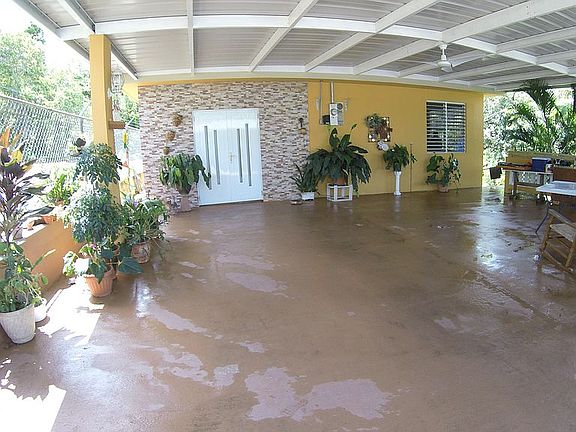 Covered Porch/2 Car Garage