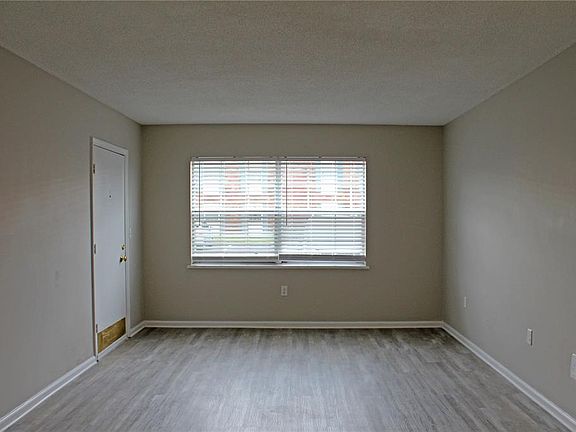 4th image of 1920 E Edgewood Dr APT D9