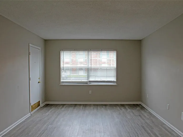 1920 E Edgewood Dr #D9 — Photo 4