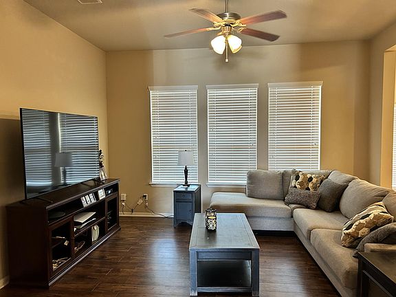 3rd image of 431 Parkfield Ln