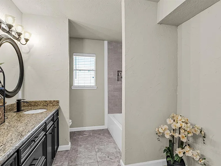 7911 Heathrow Ln — Photo 13