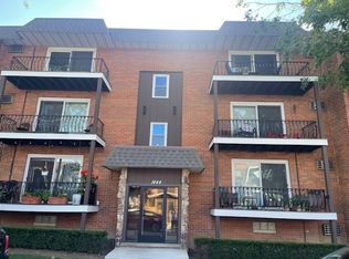 1444 Carriage Ln APT 4, Westmont, IL 60559