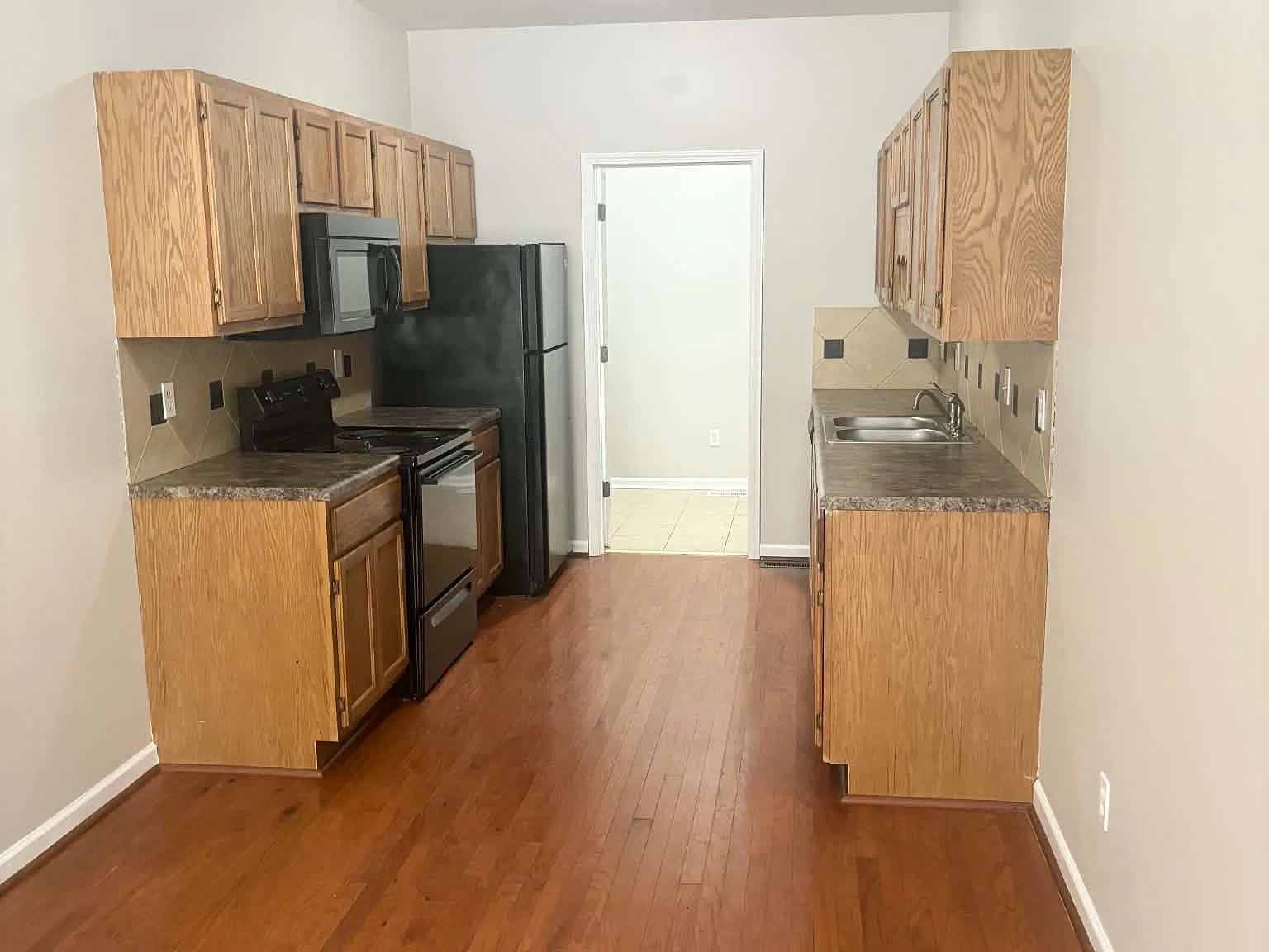 2 bed, 1100 sqft, $1,000 — Photo 3