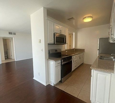 3rd image of 125 N Barrington Ave #Fb3434d04