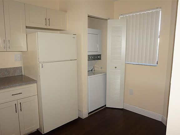 2nd image of 9919 Nob Hill Ln