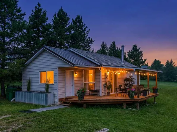 8 S Sunnyside Dr, Ponoka County, AB T0C 2J0