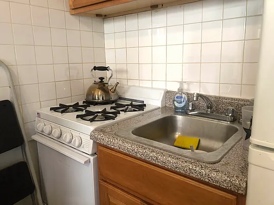 Rented by Urban Real Estate Property Group Inc | media 17