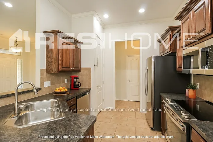 509 Crestland Dr — Photo 2