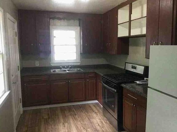 2nd image of 1020 Holly Dr