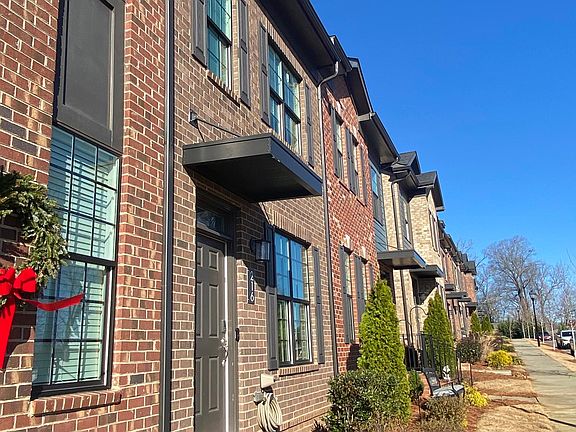 2nd image of 216 Linestowe Dr