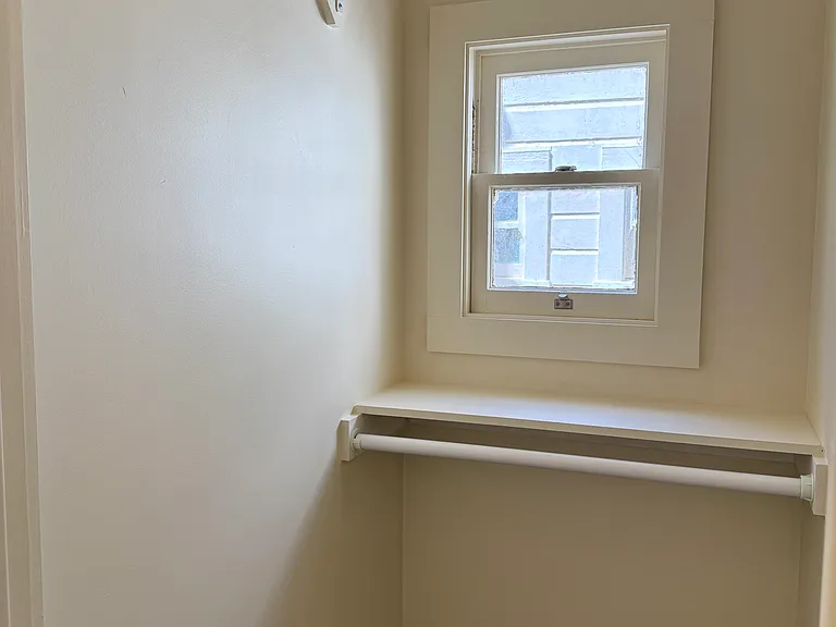 2460 Bryant St — Photo 10