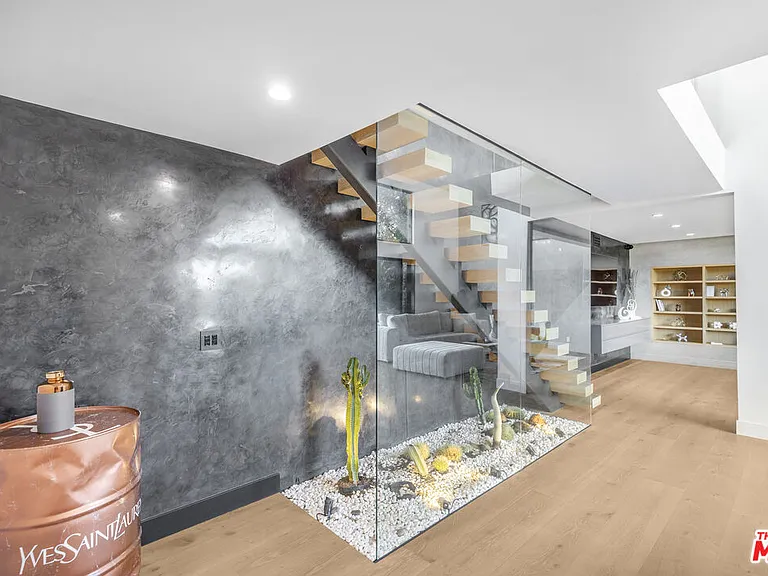 7317 Caverna Dr — Photo 15