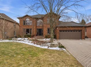 28 Deerview Ave, Hamilton, ON L9G 4R8
