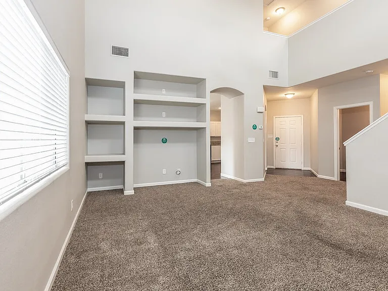 2845 Woodland Park Ave — Photo 4