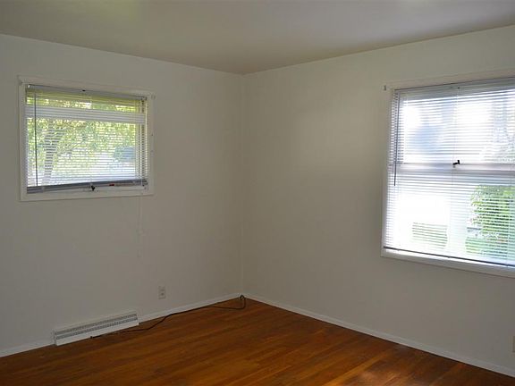 5th image of 1622 Garden St