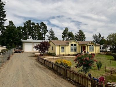320 N 8th St, Lakeside, OR, 97449