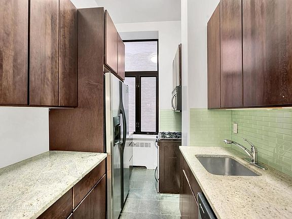 3rd image of 9 E 68th St APT 2B