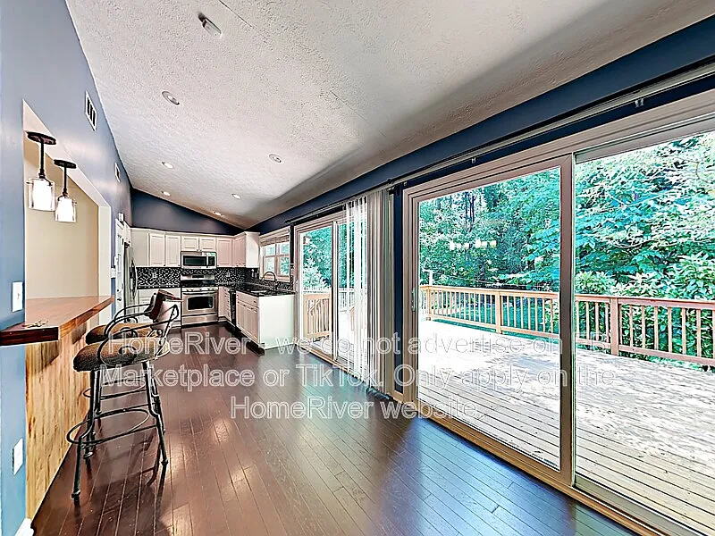 3 bed, 2.0 bath, 1546 sqft, $2,175 — Photo 3
