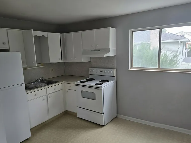363-391 S Walnut St — Photo 3