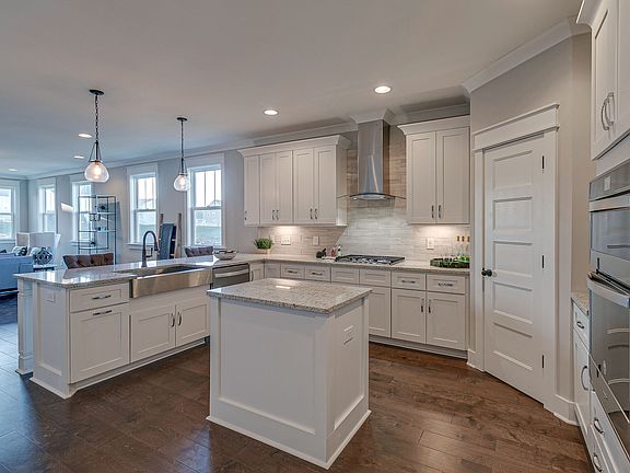 3rd image of 3299 Vinemont Dr