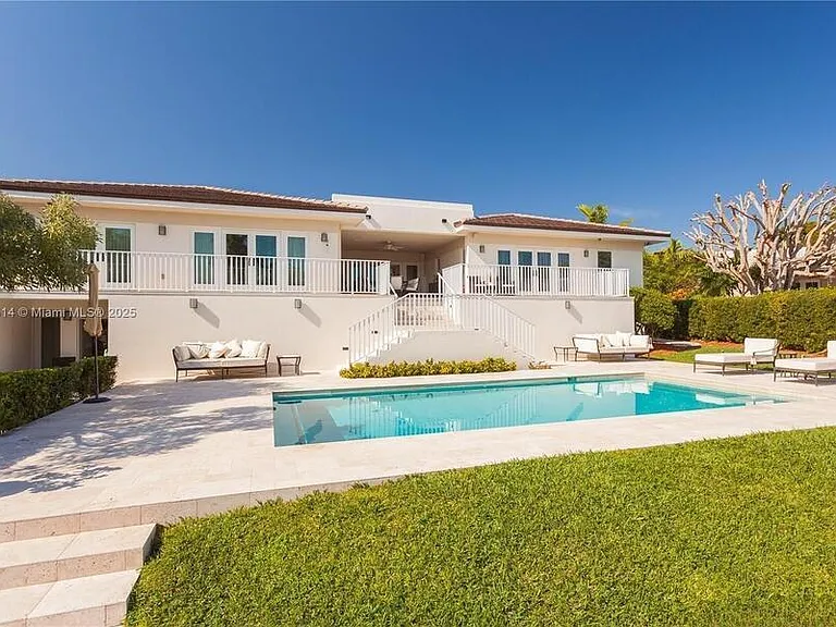 6831 Sunrise Ct — Photo 1