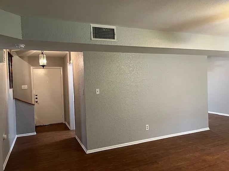 1306 Carnation Ln — Photo 10