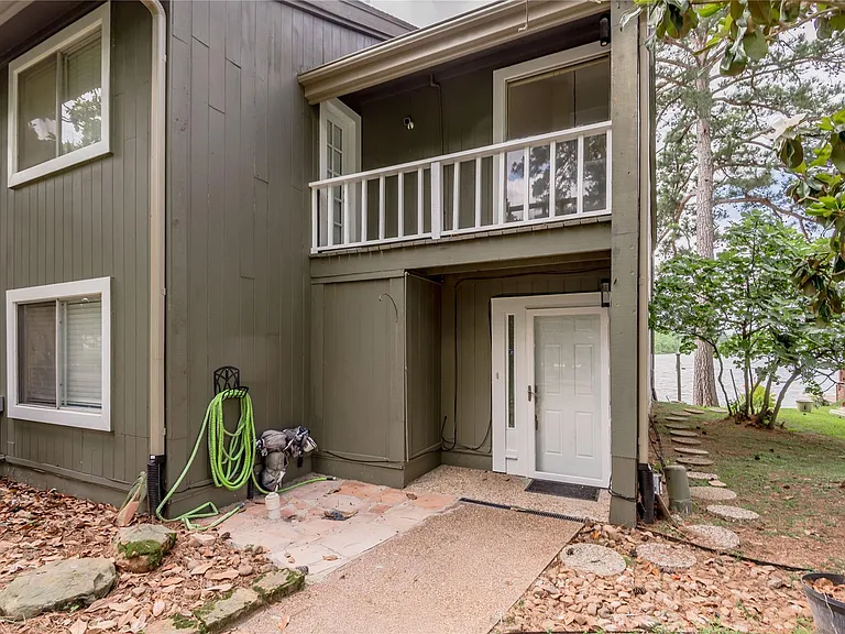 208 Waters Edge — Photo 3