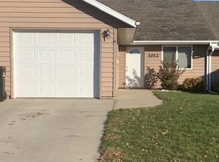 1008 E Heatherwood Dr, Brandon, SD 57005