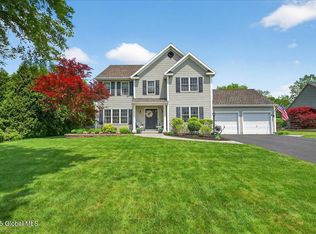 5 Packetboat Ct, Waterford, NY 12188