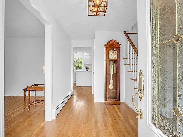 Lantern Ln — Photo 2