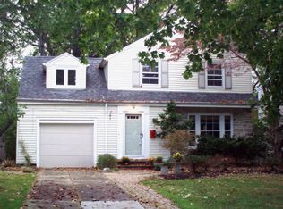 794 Quilliams Rd, Cleveland Heights, OH 44121