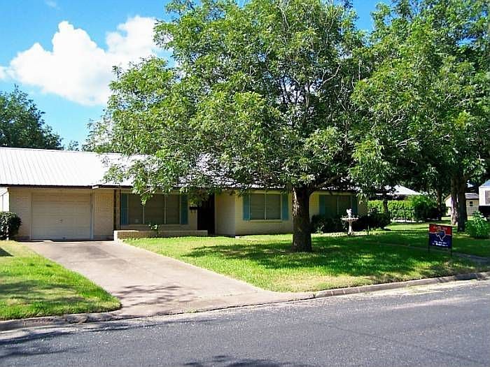 907 Eilers St, Schulenburg, TX 78956 Zillow