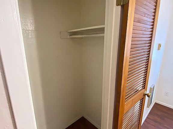 2 bed closet (2)