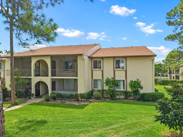 324 KNOTTY PINE Circle #B-2, Greenacres, FL 33463
