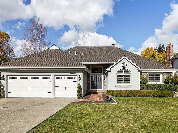 3rd image of 360 Red Maple Dr