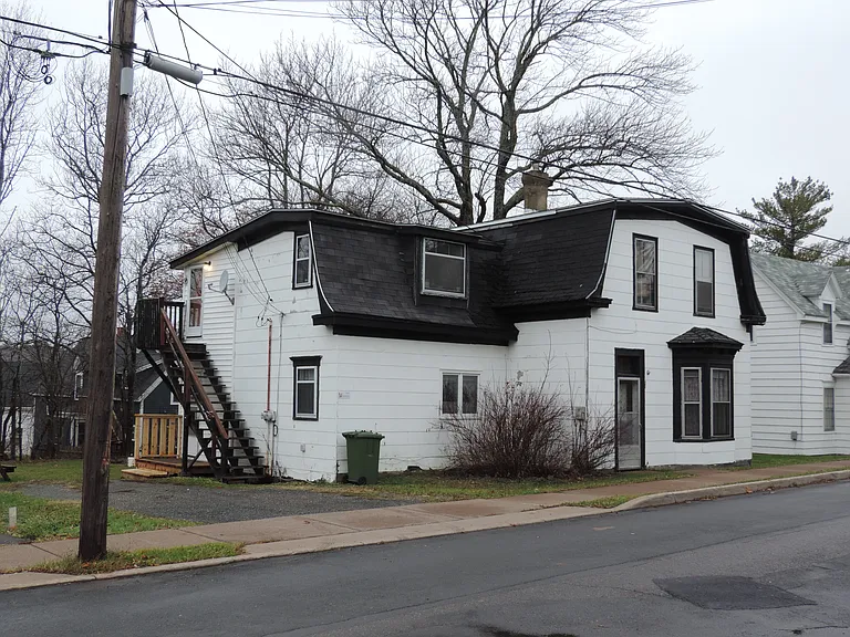 409 Pleasant St #UNITB — Photo 1