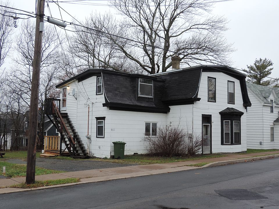 1st image of 409 Pleasant St